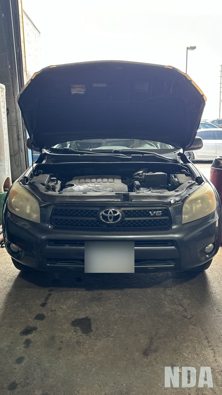 Both lenses before, from the front, Toyota RAV4