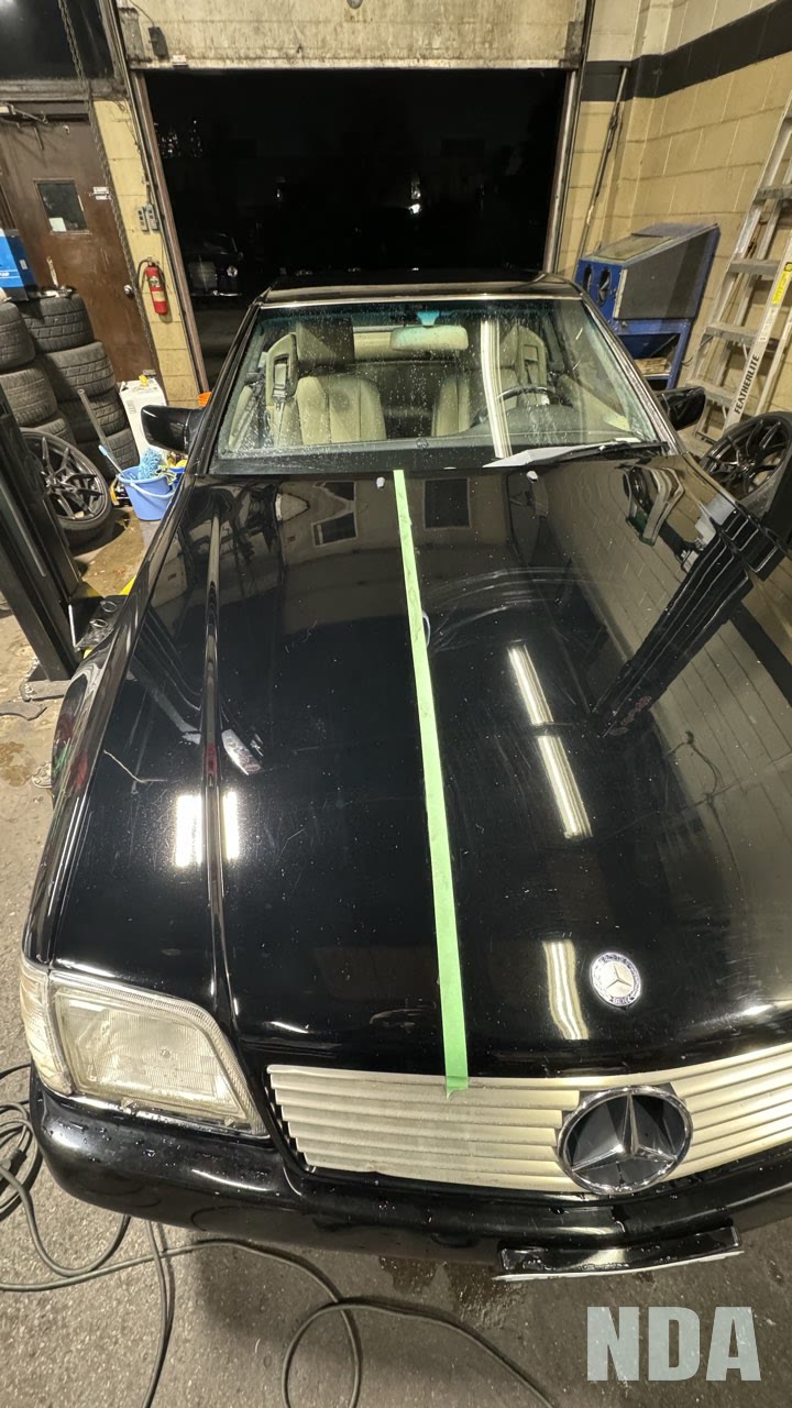 The 50/50 test down the hood, Mercedes-Benz SL